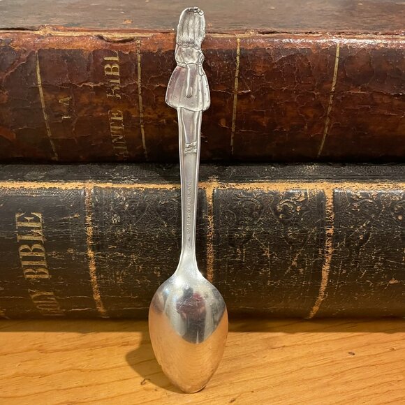 Collectible Set of Dionne Quintuplets Spoons - Picture 4 of 14